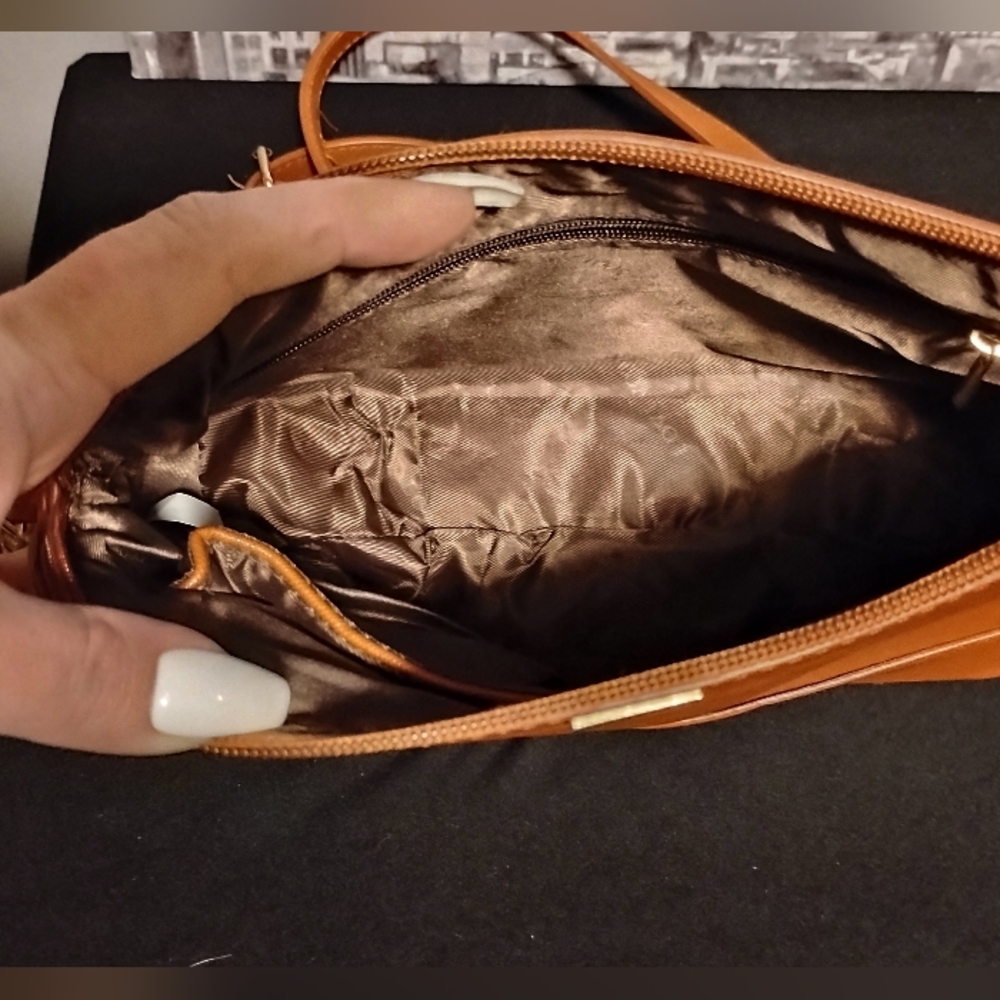 Lovevook Tan Leather Wristlet Bag With Crossbody Strap Very Nice Bag BNWOT - Picture 3 of 5